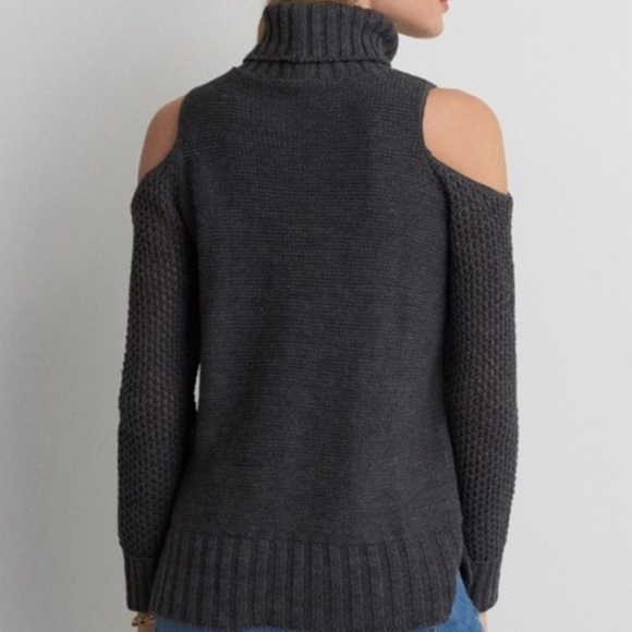 AMERICAN EAGLE Cold Shoulder Cable Knit Turtleneck Sweater Gray Size S - Picture 6 of 7